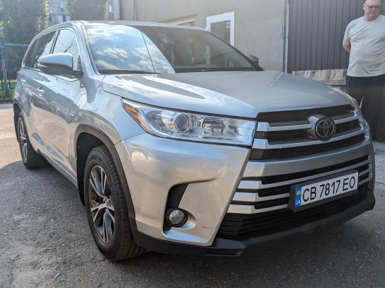 Toyota Highlander 2017р. у розстрочку