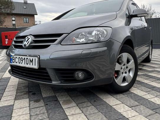 Volkswagen Golf 2008р. у розстрочку