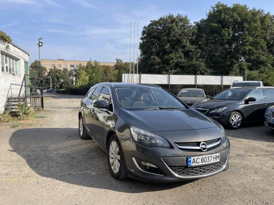 Opel Astra sports tourer 2012г. в рассрочку