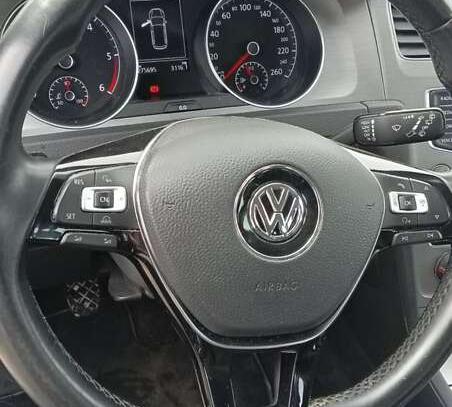 Volkswagen Golf
                            2015г. в рассрочку