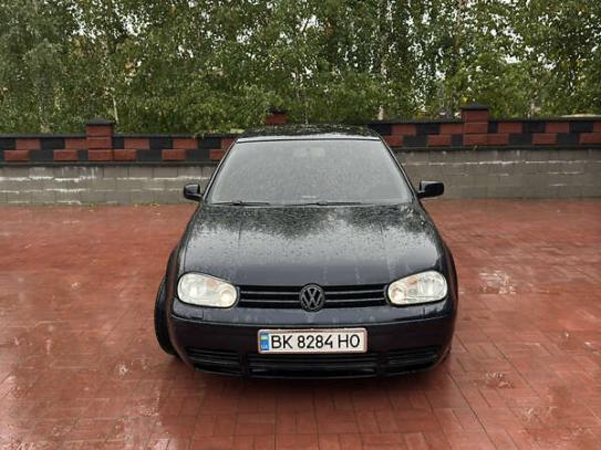 Volkswagen Golf 2002р. у розстрочку