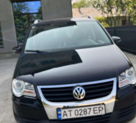 Volkswagen Touran                          2009г. в рассрочку