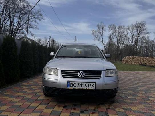 Volkswagen Passat 2003р. у розстрочку