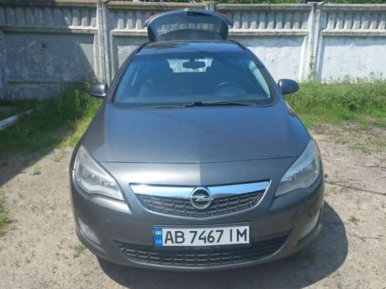 Opel Astra                           2012г. в рассрочку