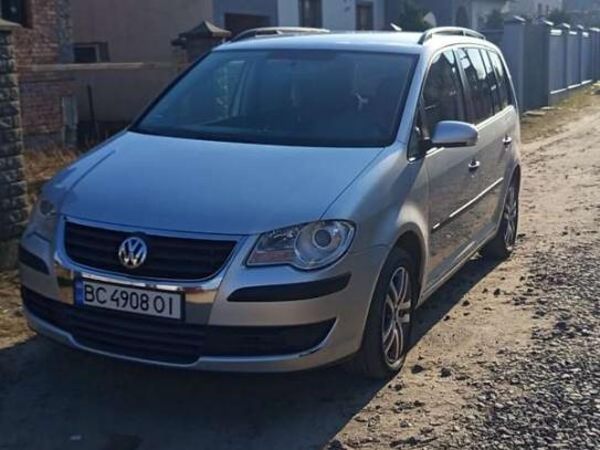 Volkswagen Touran
                          2007г. в рассрочку