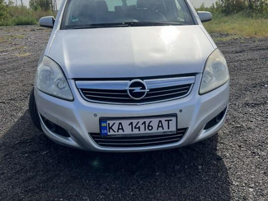 Opel Zafira 2008р. у розстрочку