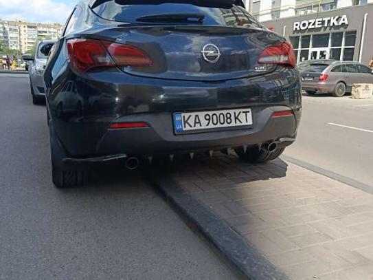 Opel Astra                           2013г. в рассрочку