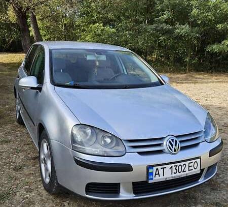 Volkswagen Golf 2003р. у розстрочку