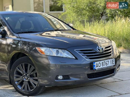 Toyota Camry                           2006г. в рассрочку