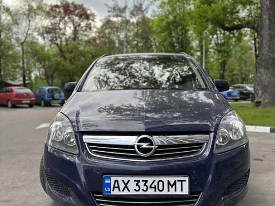 Opel Zafira                          2013г. в рассрочку