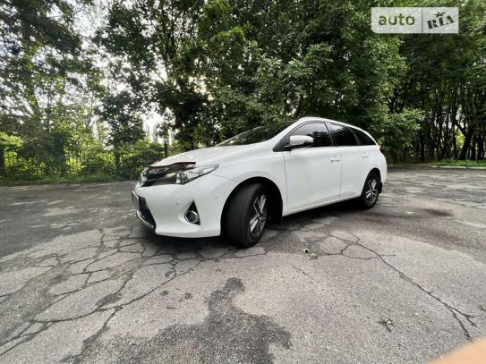 Toyota Auris 2014г. в рассрочку