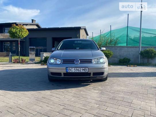 Volkswagen Golf 2002р. у розстрочку