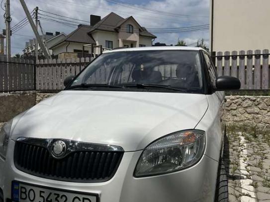 Skoda Fabia                           2009г. в рассрочку