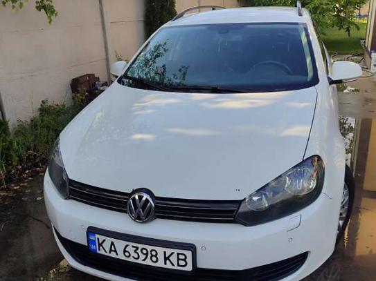 Volkswagen Golf
                            2010г. в рассрочку