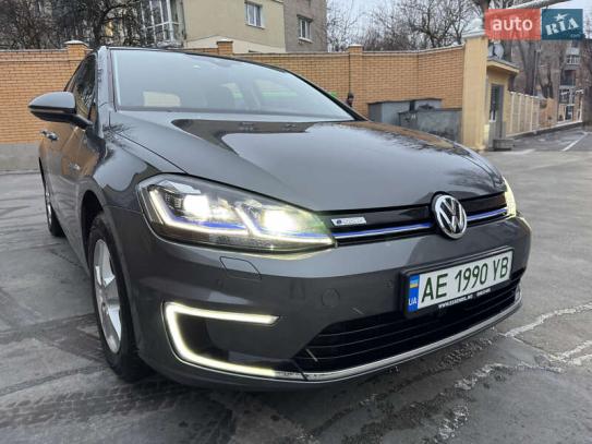 Volkswagen E-golf
                          2017г. в рассрочку