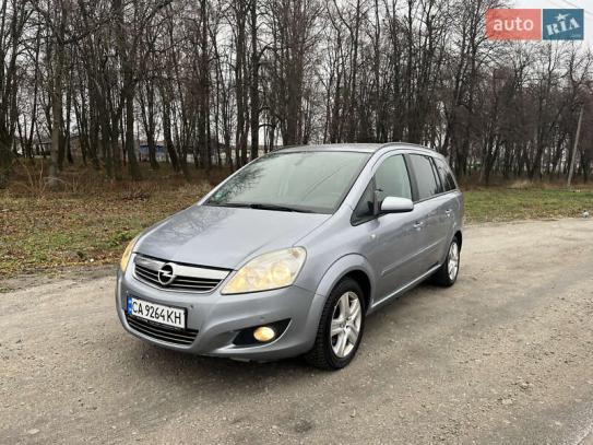 Opel Zafira 2009г. в рассрочку