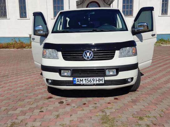 Volkswagen Transporter 2006р. у розстрочку