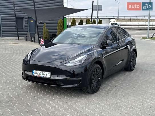 Tesla Model y
                         2024г. в рассрочку