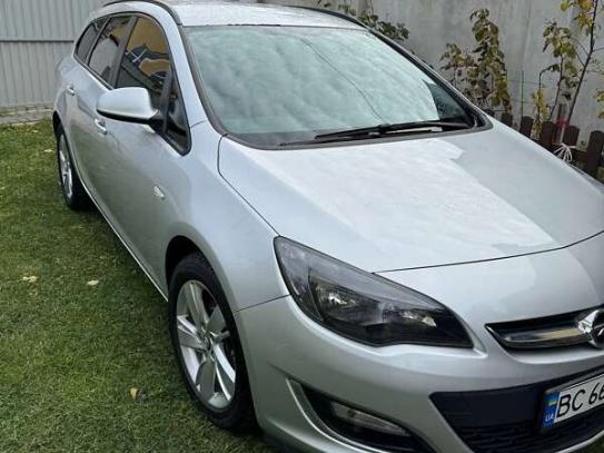 Opel Astra 2013г. в рассрочку