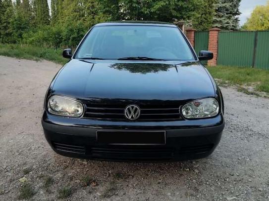 Volkswagen Golf 2000р. у розстрочку