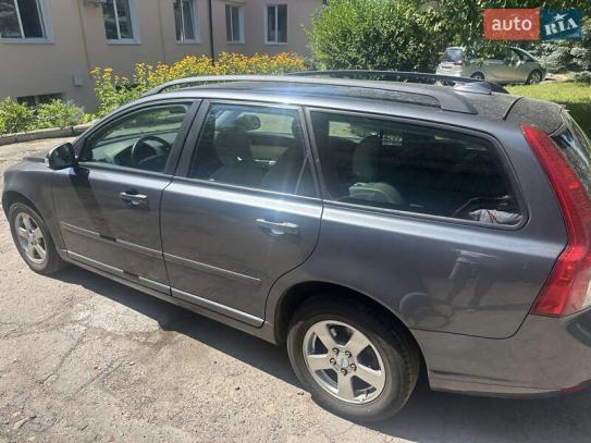 Volvo V50 2011г. в рассрочку