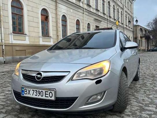 Opel Astra                           2012г. в рассрочку