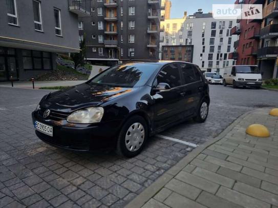 Volkswagen Golf 2004р. у розстрочку