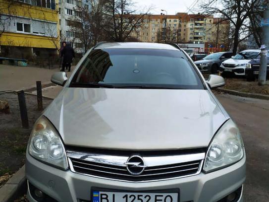 Opel Astra                           2010г. в рассрочку