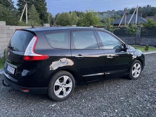 Renault Scenic iii                      2009г. в рассрочку