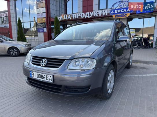 Volkswagen Touran                          2005г. в рассрочку