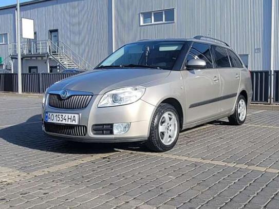 Skoda Fabia                           2009г. в рассрочку