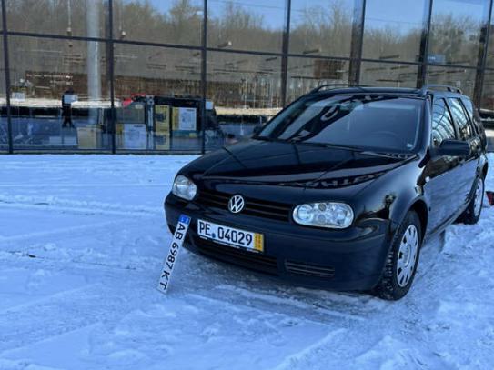 Volkswagen Golf 2004р. у розстрочку