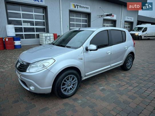 Dacia Sandero                         2008г. в рассрочку