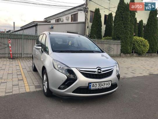 Opel Zafira tourer                   2012г. в рассрочку