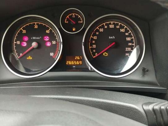 Opel Zafira                          2011г. в рассрочку