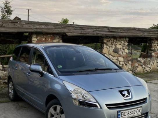 Peugeot 5008 2011р. у розстрочку