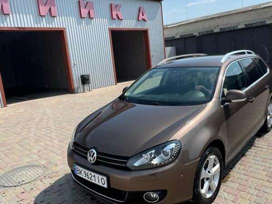 Volkswagen Golf
                            2011г. в рассрочку