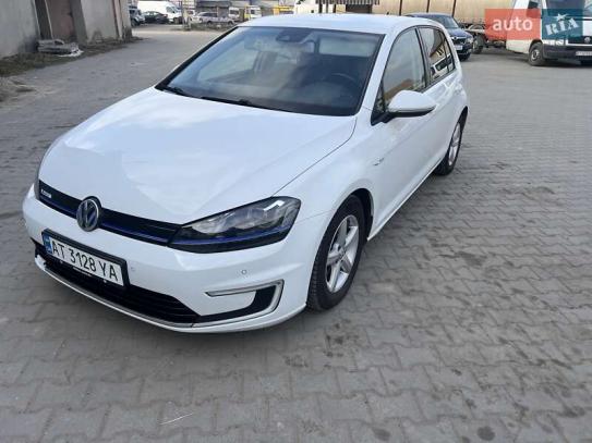 Volkswagen Golf                            2015г. в рассрочку