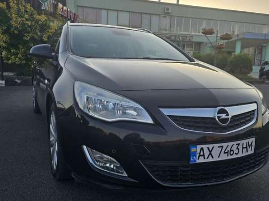 Opel Astra 2012р. у розстрочку