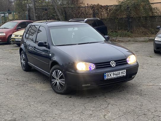 Volkswagen Golf 2002р. у розстрочку