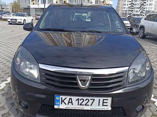 Dacia Sandero                         2009г. в рассрочку