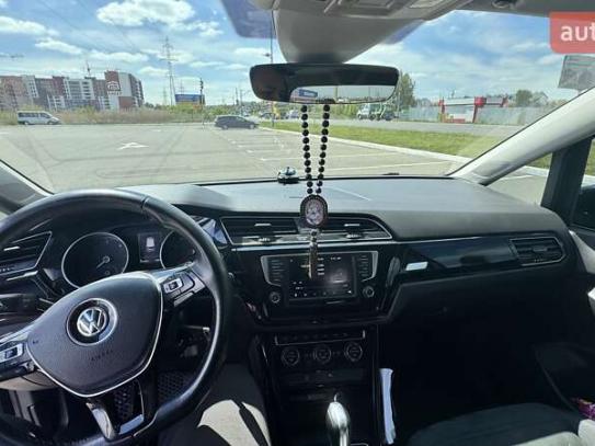 Volkswagen Touran
                          2016г. в рассрочку
