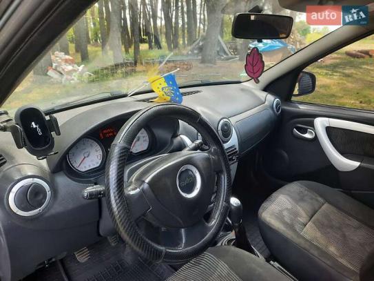 Dacia Logan                           2009г. в рассрочку