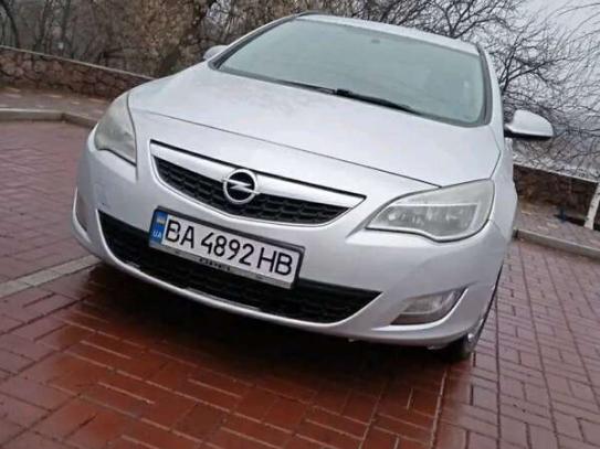 Opel Astra sports tourer 2011г. в рассрочку
