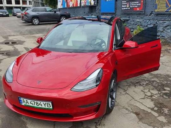 Tesla Model 3 2021р. у розстрочку