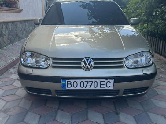 Volkswagen Golf 2002р. у розстрочку