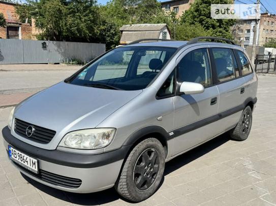 Opel Zafira 2002р. у розстрочку