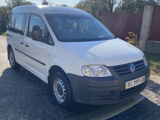 Volkswagen Caddy 2004г. в рассрочку