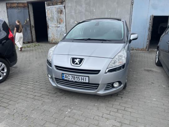 Peugeot 5008 2011г. в рассрочку