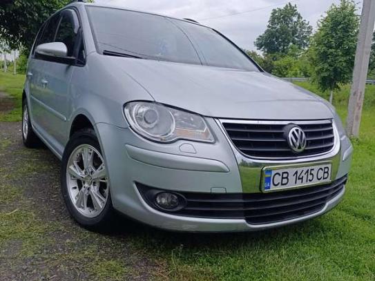 Volkswagen Touran                          2010г. в рассрочку